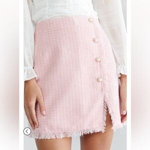 Pink Tweed Skirt new with tags size large pearl button detail and small slit